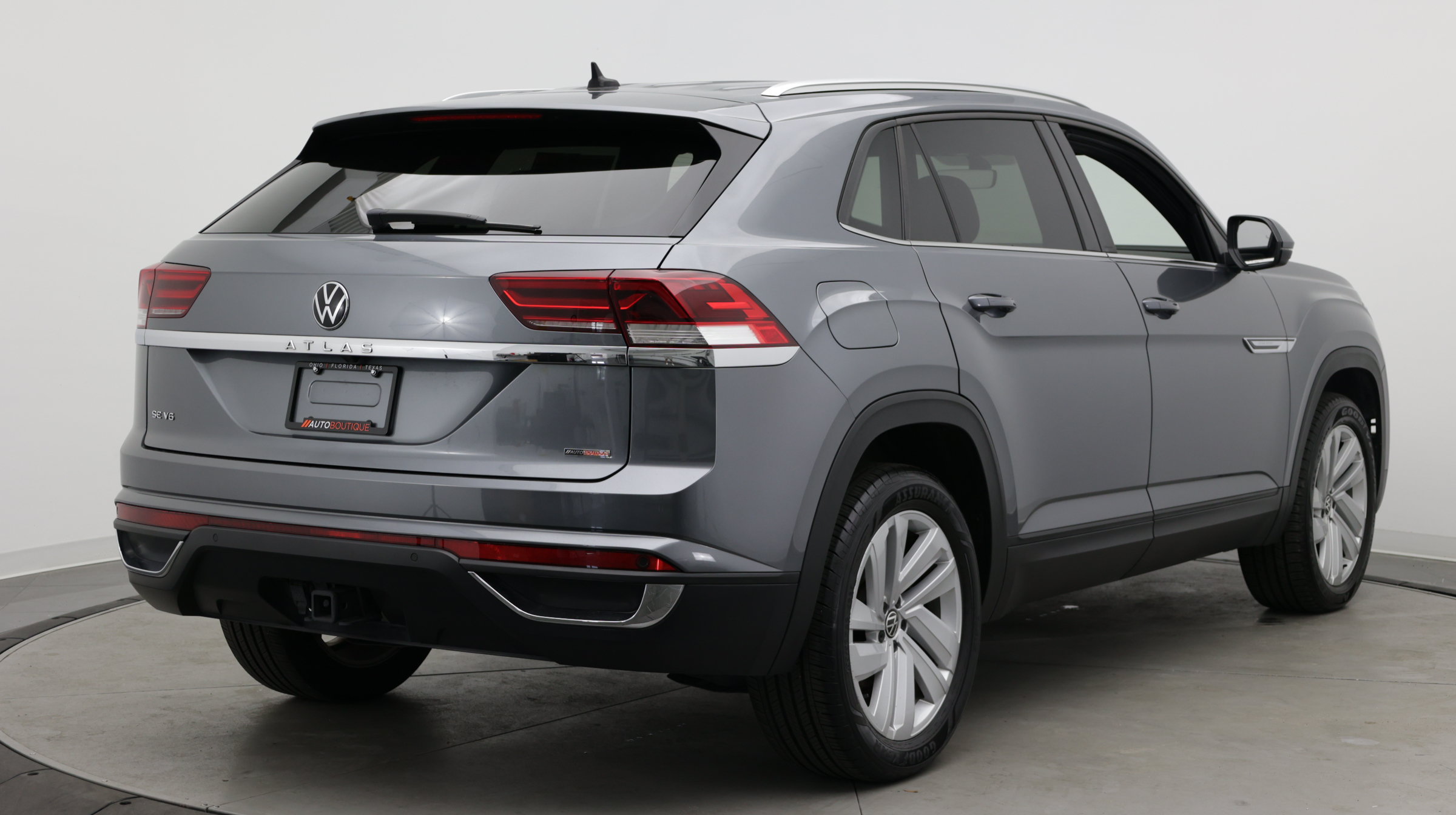 Used 2023 Volkswagen Atlas Cross Sport SE FWD image 7