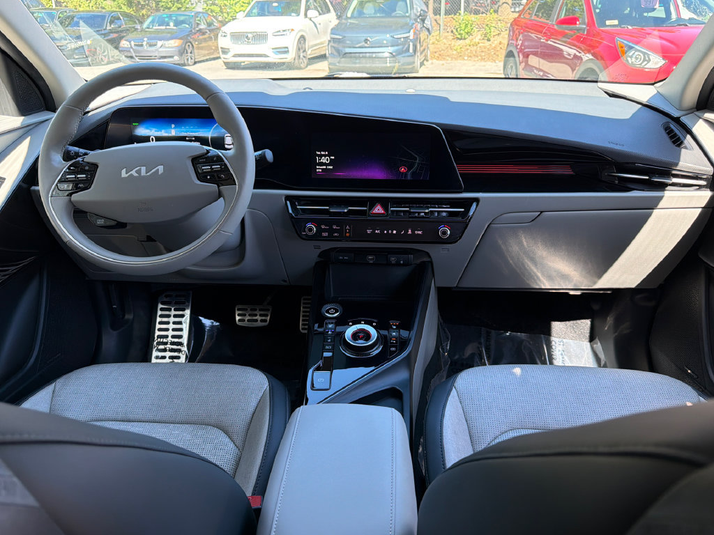 Used 2024 Kia Niro Wave w/ Wave Preserve Package FWD image 17