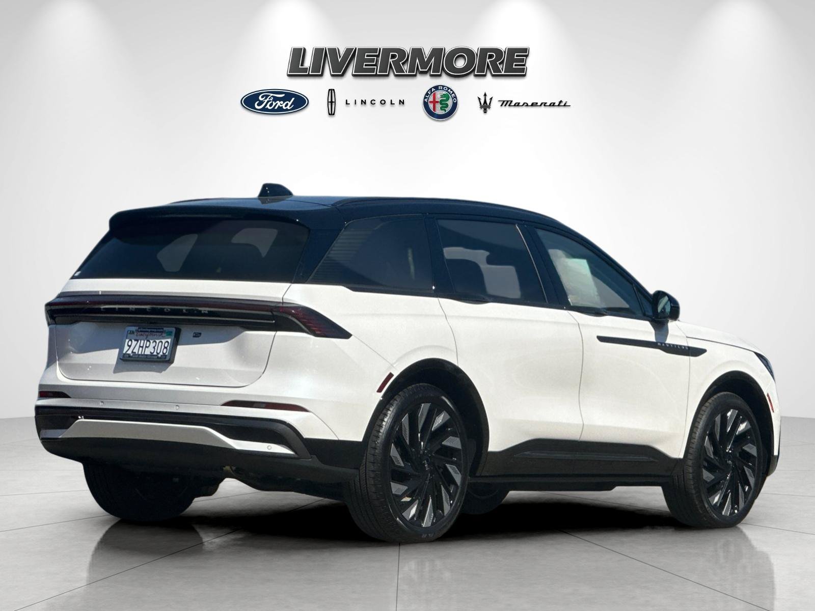Used 2026 Lincoln Nautilus Reserve w/ Jet Appearance Package AWD/4WD image 3
