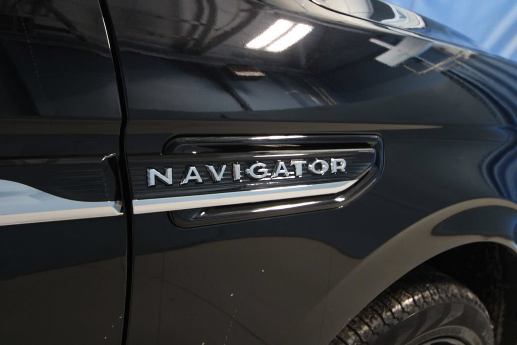 Used 2024 Lincoln Navigator L Reserve AWD/4WD image 38