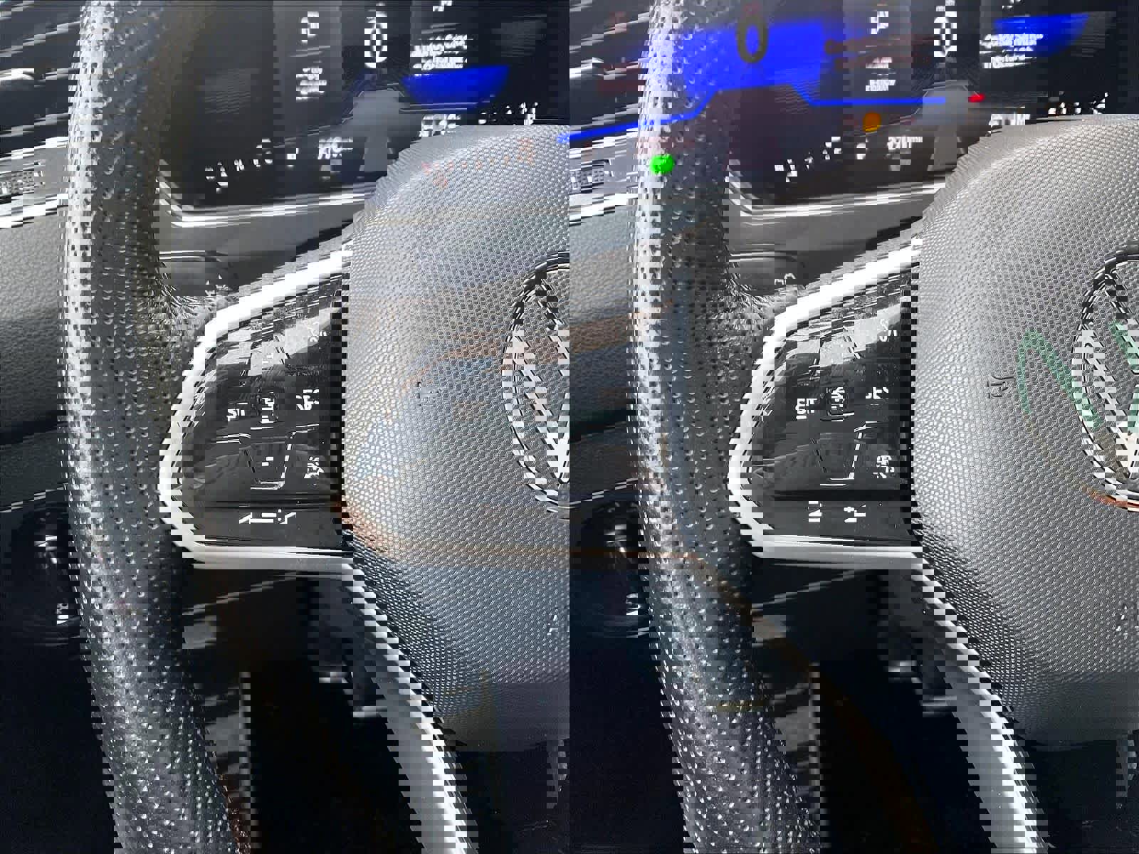 Used 2022 Volkswagen Tiguan SE R-Line image 24