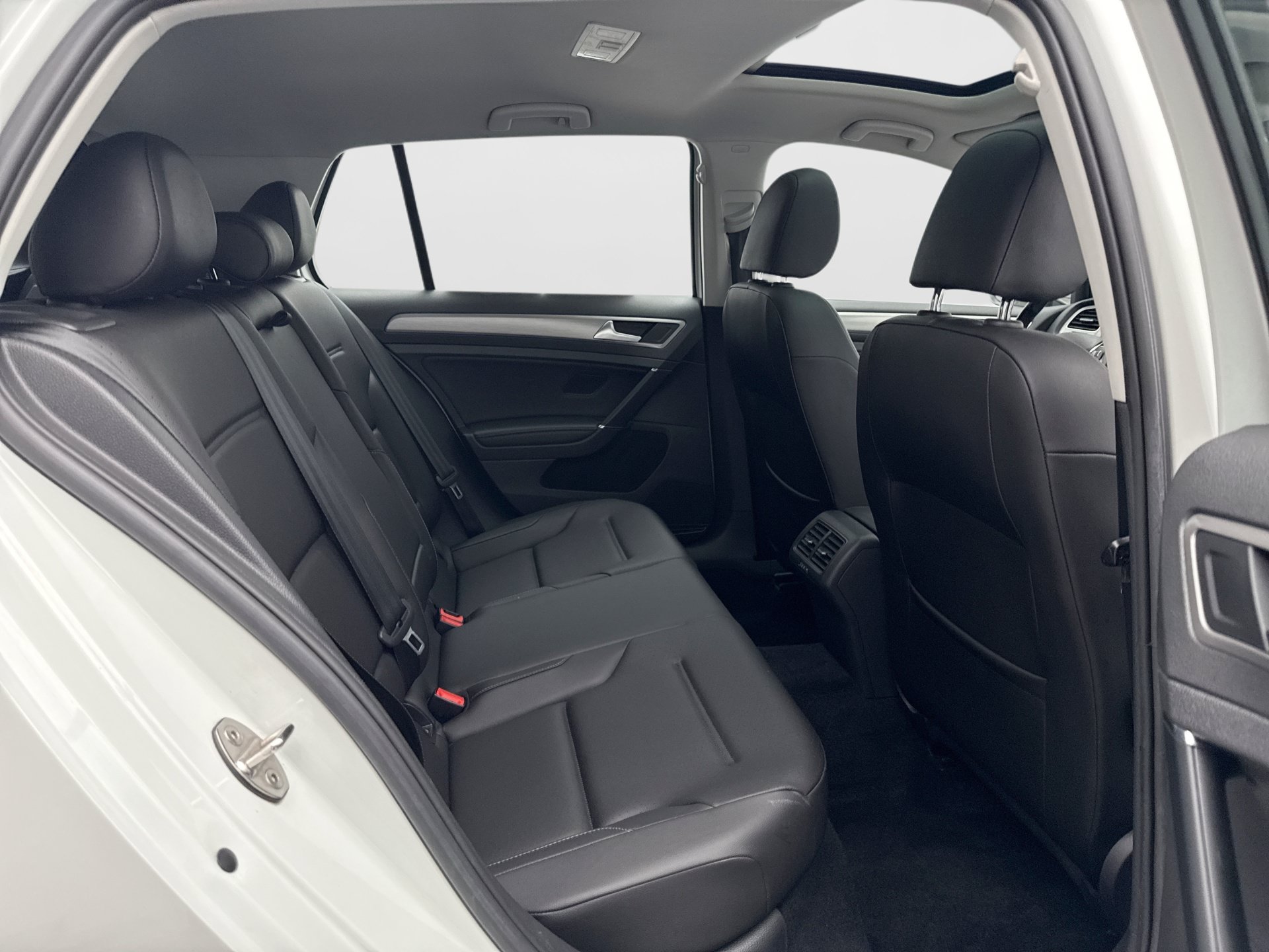 Used 2017 Volkswagen Golf Wolfsburg Edition FWD image 10