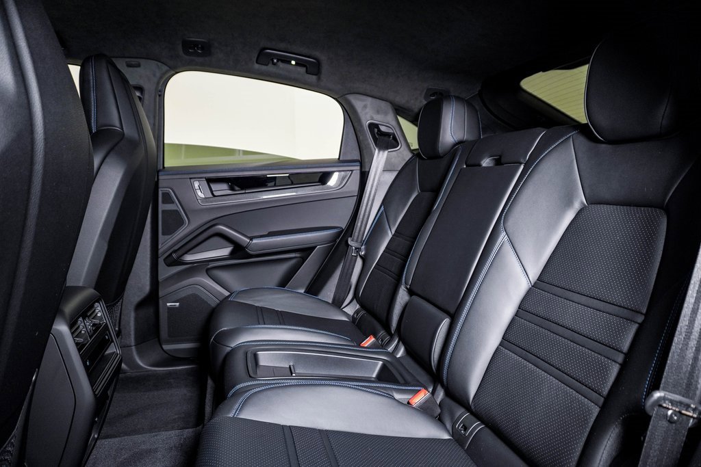 Certified 2024 Porsche Cayenne Turbo GT image 16