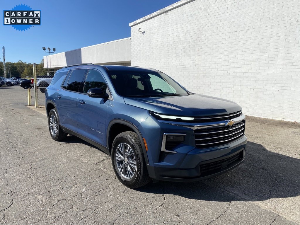 Used 2025 Chevrolet Traverse LT image 8