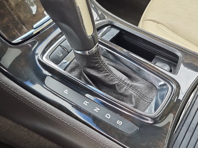 Used 2013 Lincoln MKS FWD image 19