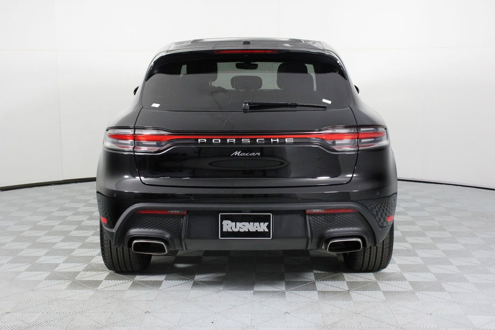 Certified 2025 Porsche Macan image 6