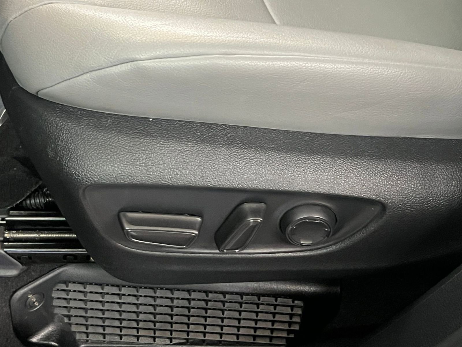 Used 2025 Toyota Sienna XLE image 20