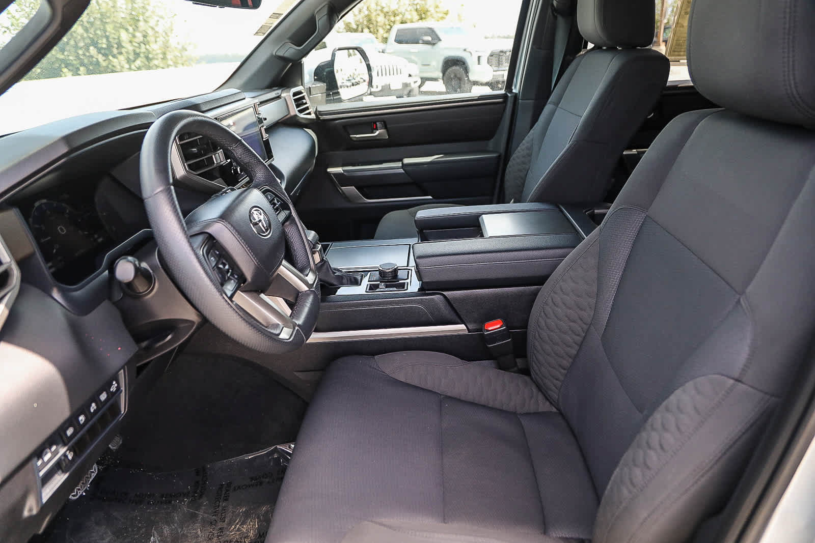 Used 2025 Toyota Sequoia SR5 AWD/4WD image 17