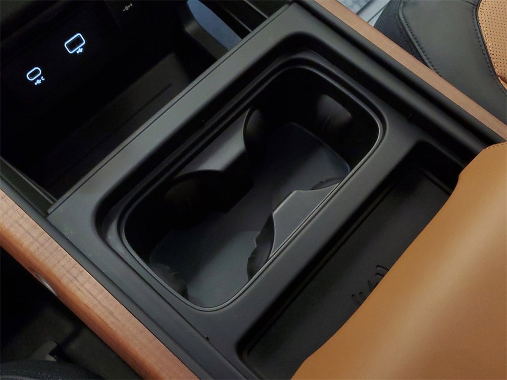 Used 2024 Land Rover Defender 130 X image 25