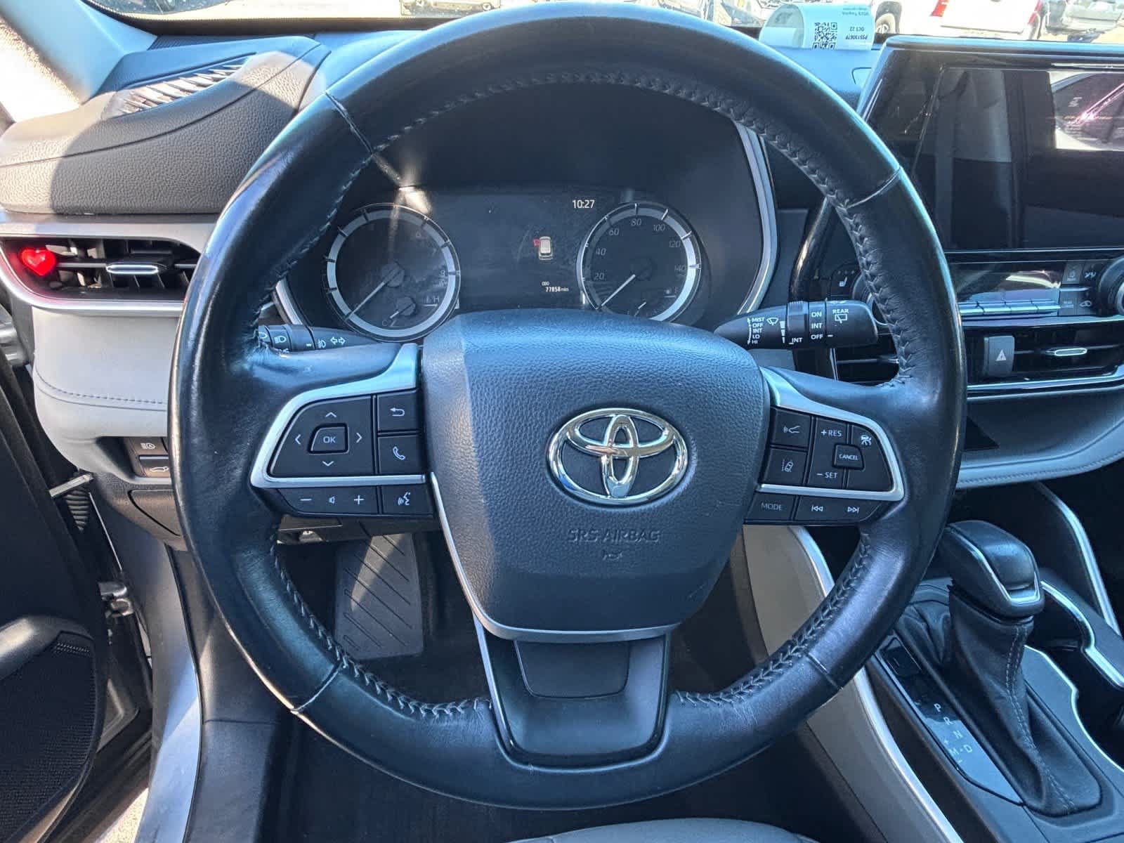 Used 2023 Toyota Highlander XLE FWD image 16
