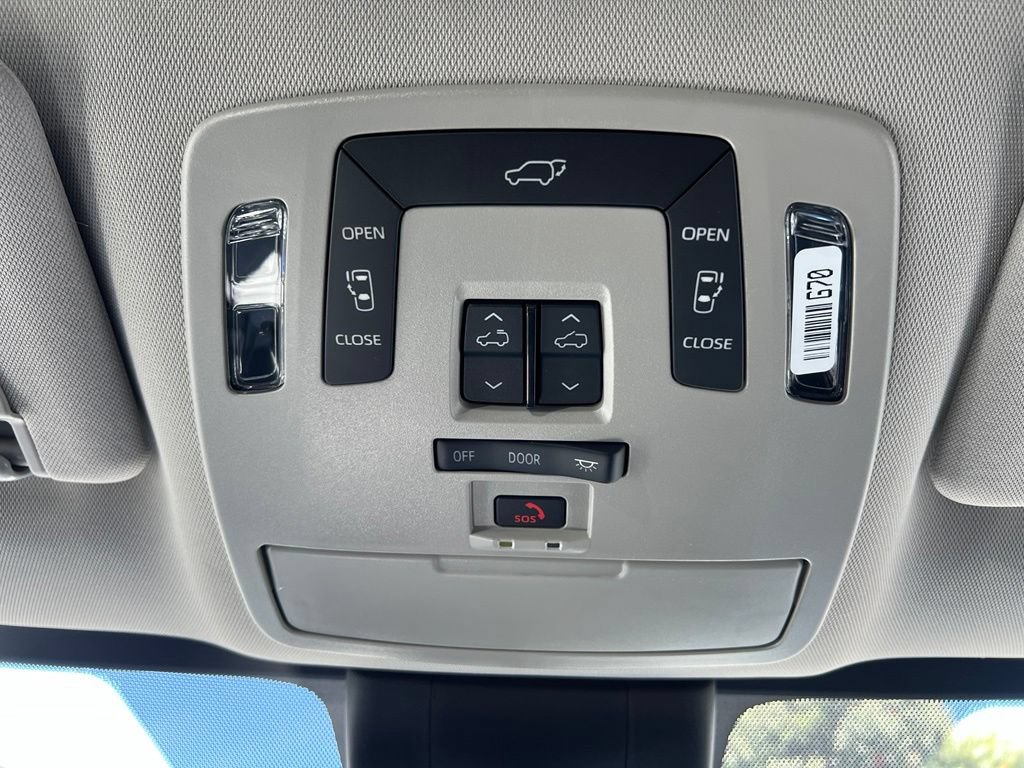 Used 2026 Toyota Sienna XLE FWD image 39