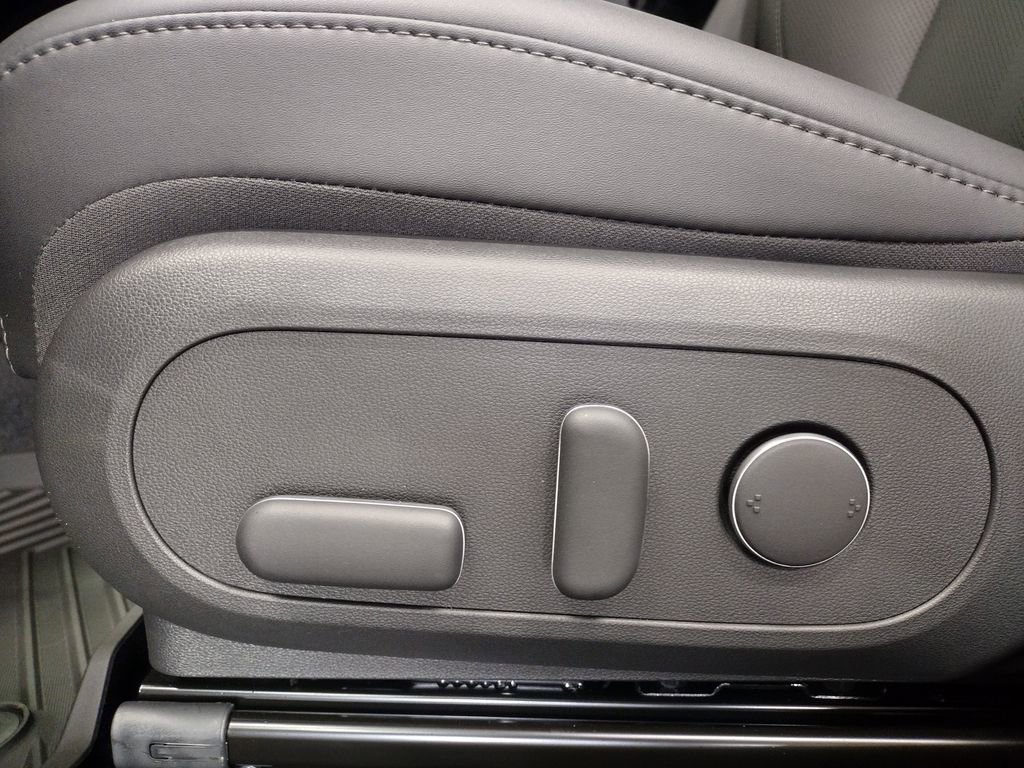 New 2026 Hyundai Kona SEL Premium image 18