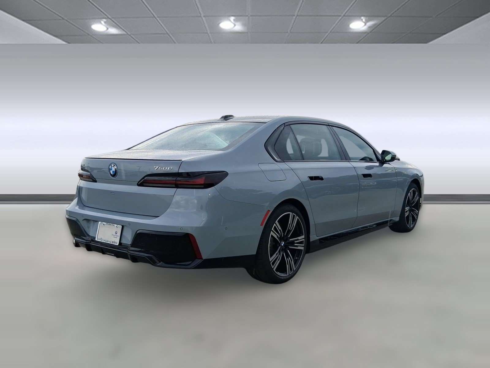 Used 2026 BMW 750e xDrive AWD/4WD image 9