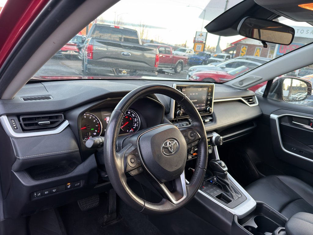 Used 2020 Toyota RAV4 XLE Premium image 10