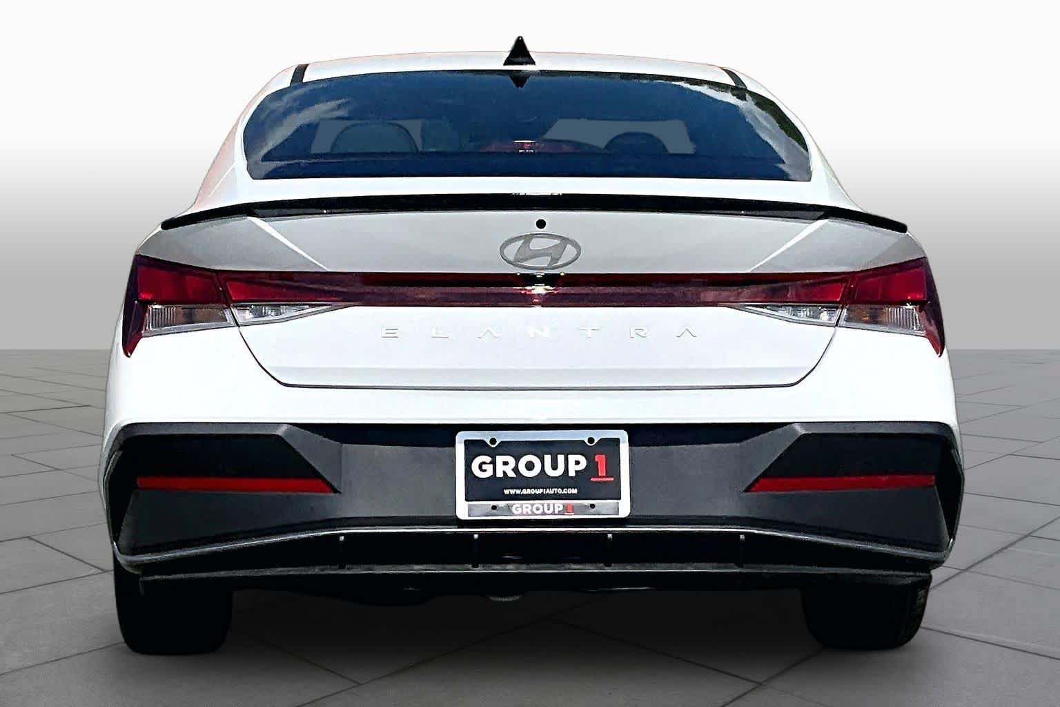 New 2026 Hyundai Elantra SEL Sport FWD image 4