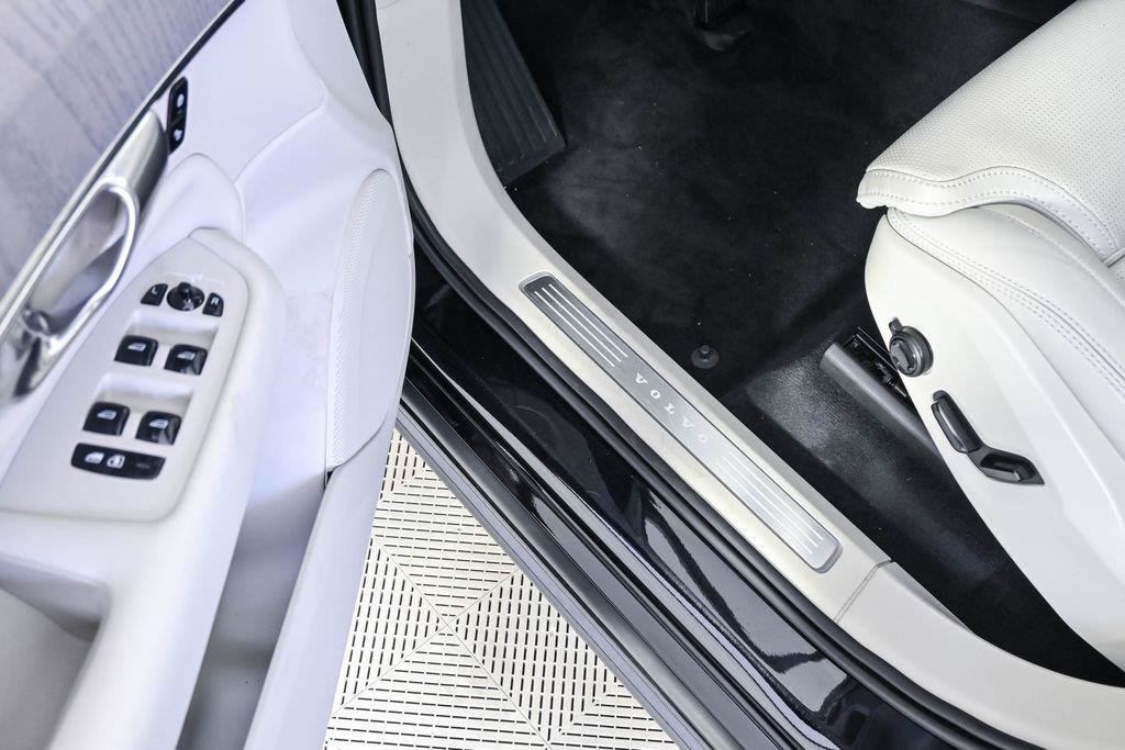 Certified 2025 Volvo XC90 T8 Ultra w/ Protection Package Premier AWD/4WD image 10