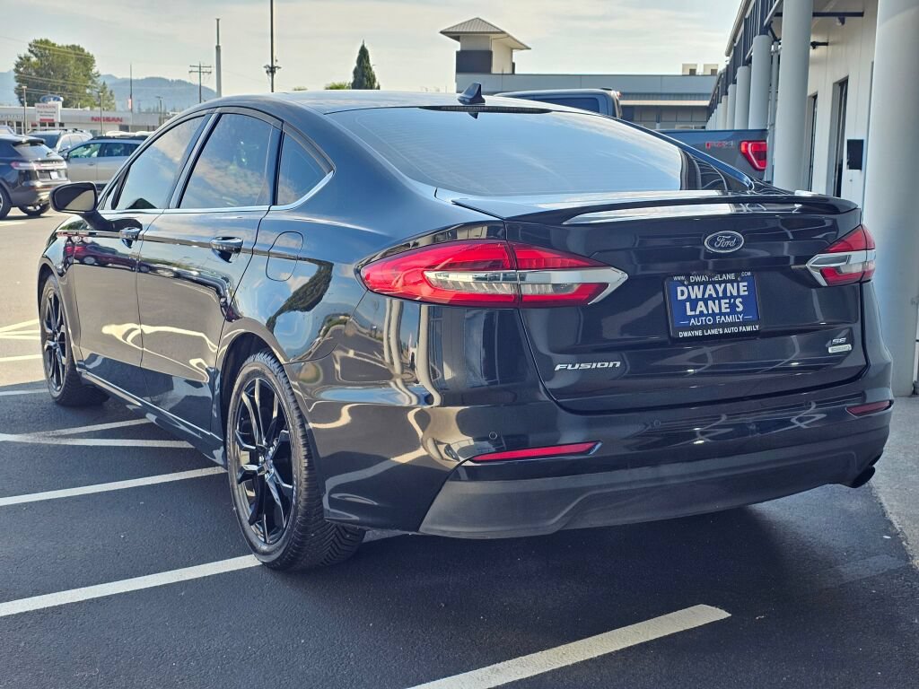 Used 2019 Ford Fusion SE w/ Equipment Group 151A FWD image 3