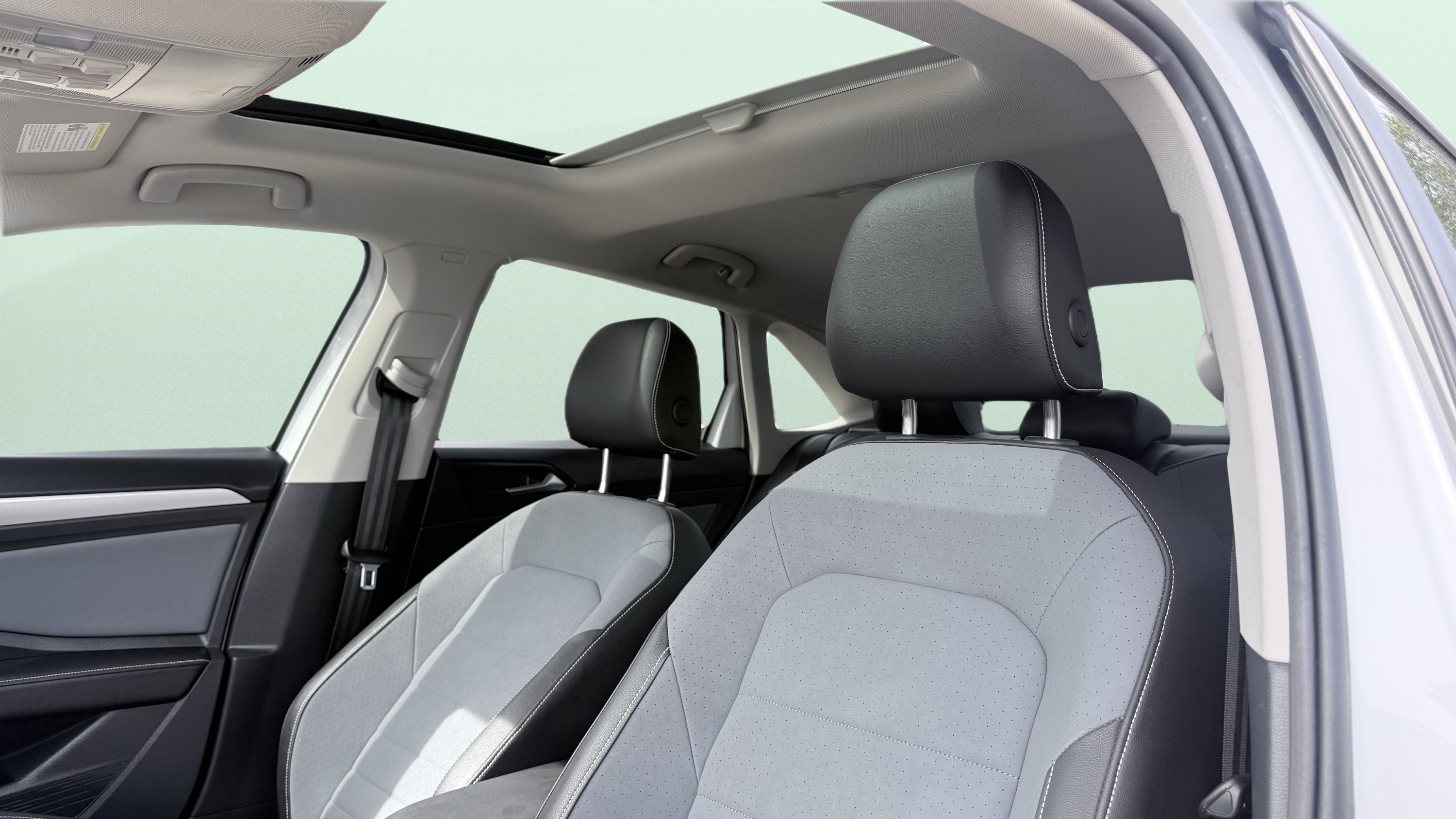 Used 2025 Volkswagen Jetta SE FWD image 27