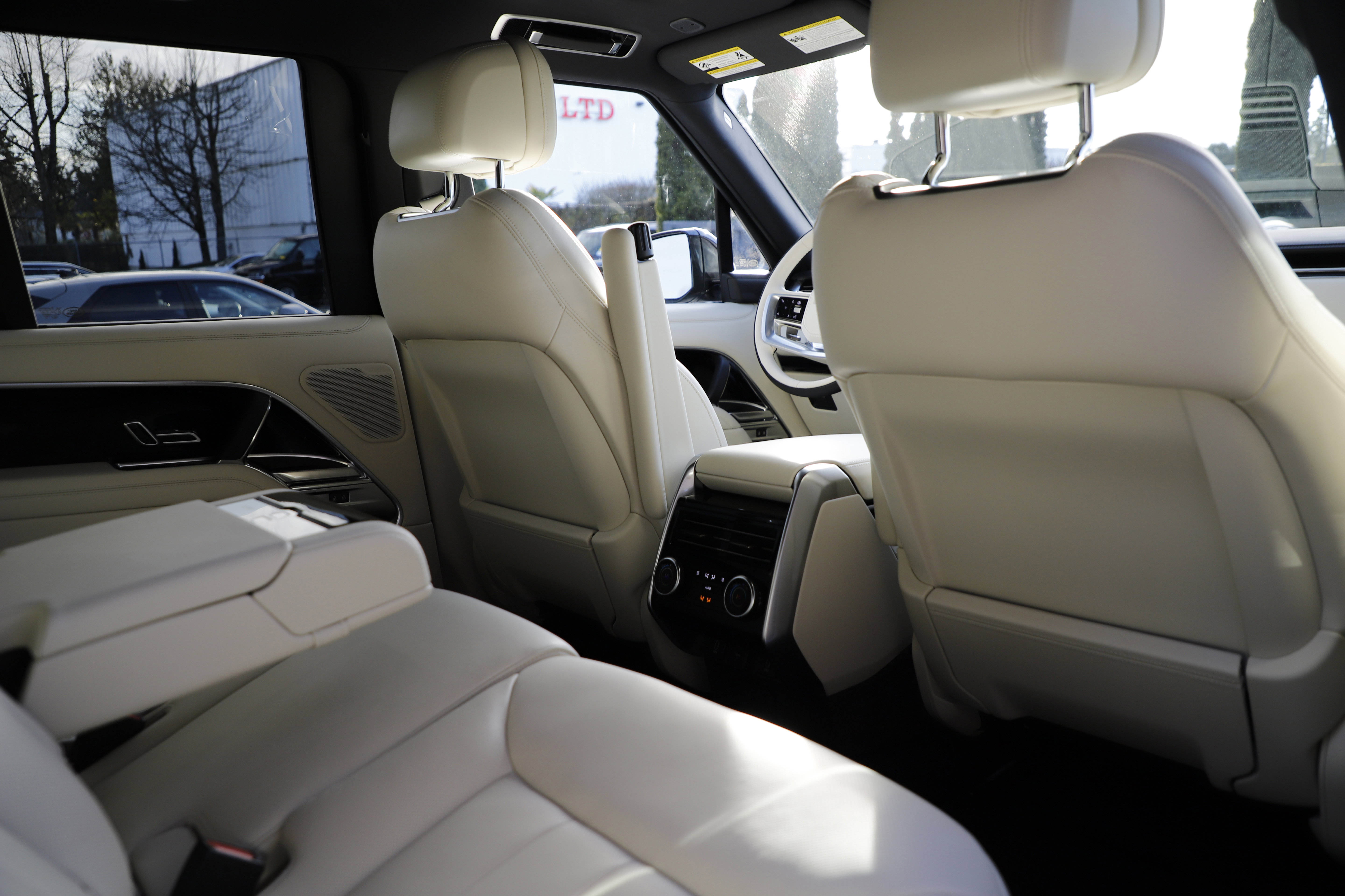 New 2026 Land Rover Range Rover SE image 13