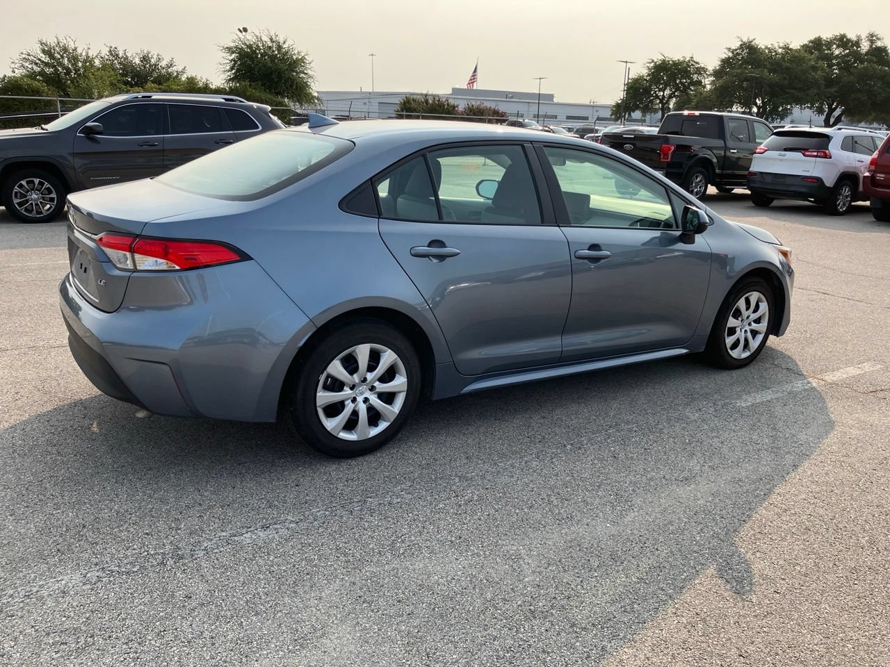 Used 2025 Toyota Corolla LE FWD image 4