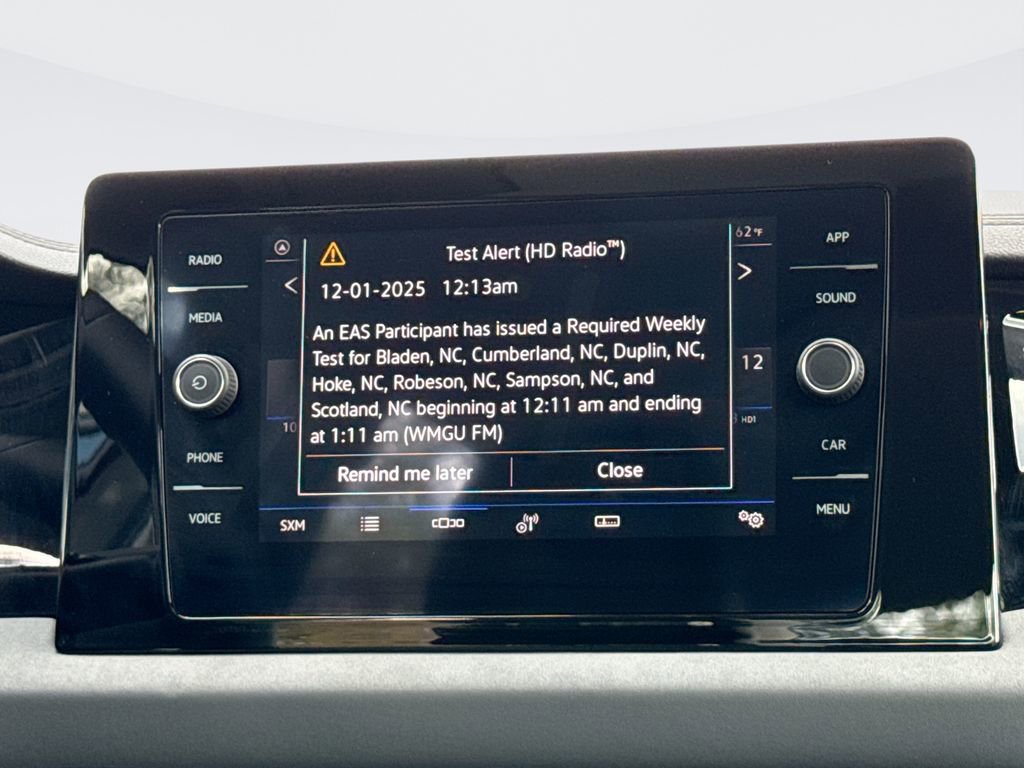 Used 2025 Volkswagen Jetta SE image 12