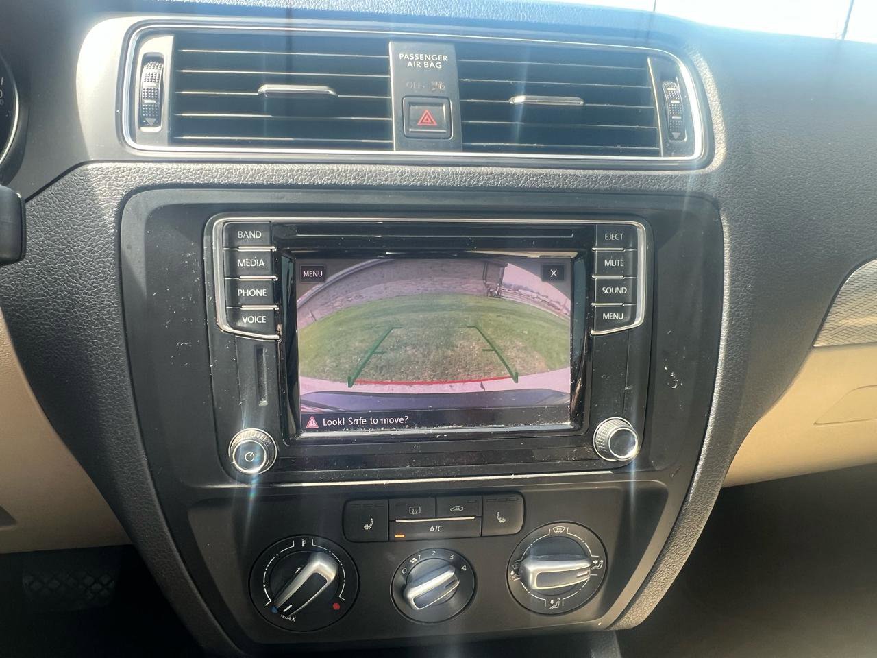 Used 2017 Volkswagen Jetta SE image 12