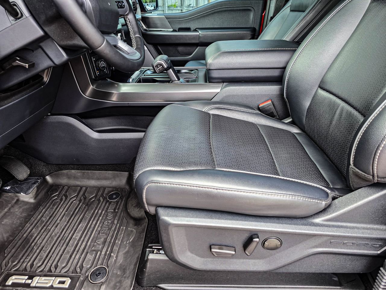 Used 2025 Ford F150 Lariat w/ Equipment Group 501A Mid AWD/4WD image 16