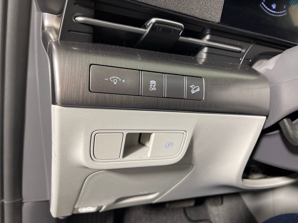 Certified 2025 Hyundai Kona SEL image 31