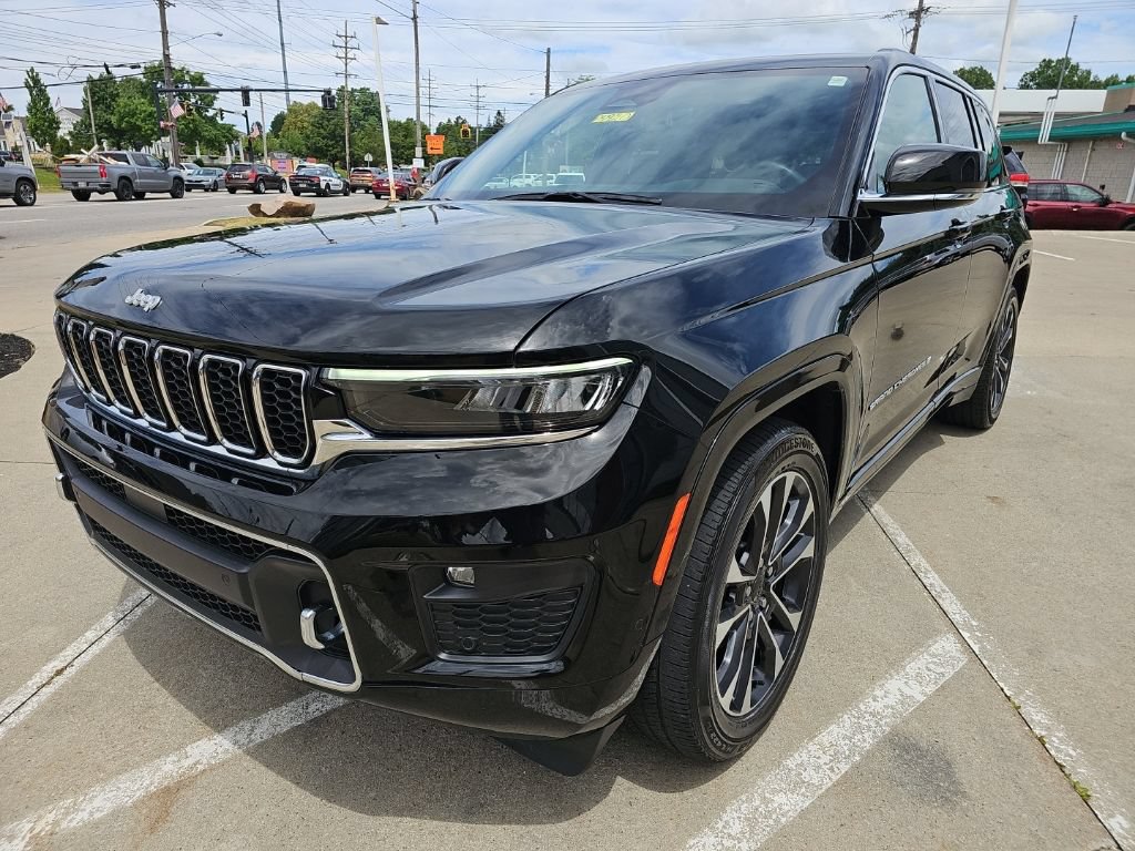 Certified 2024 Jeep Grand Cherokee Overland w/ Luxury Tech Group IV AWD/4WD image 7