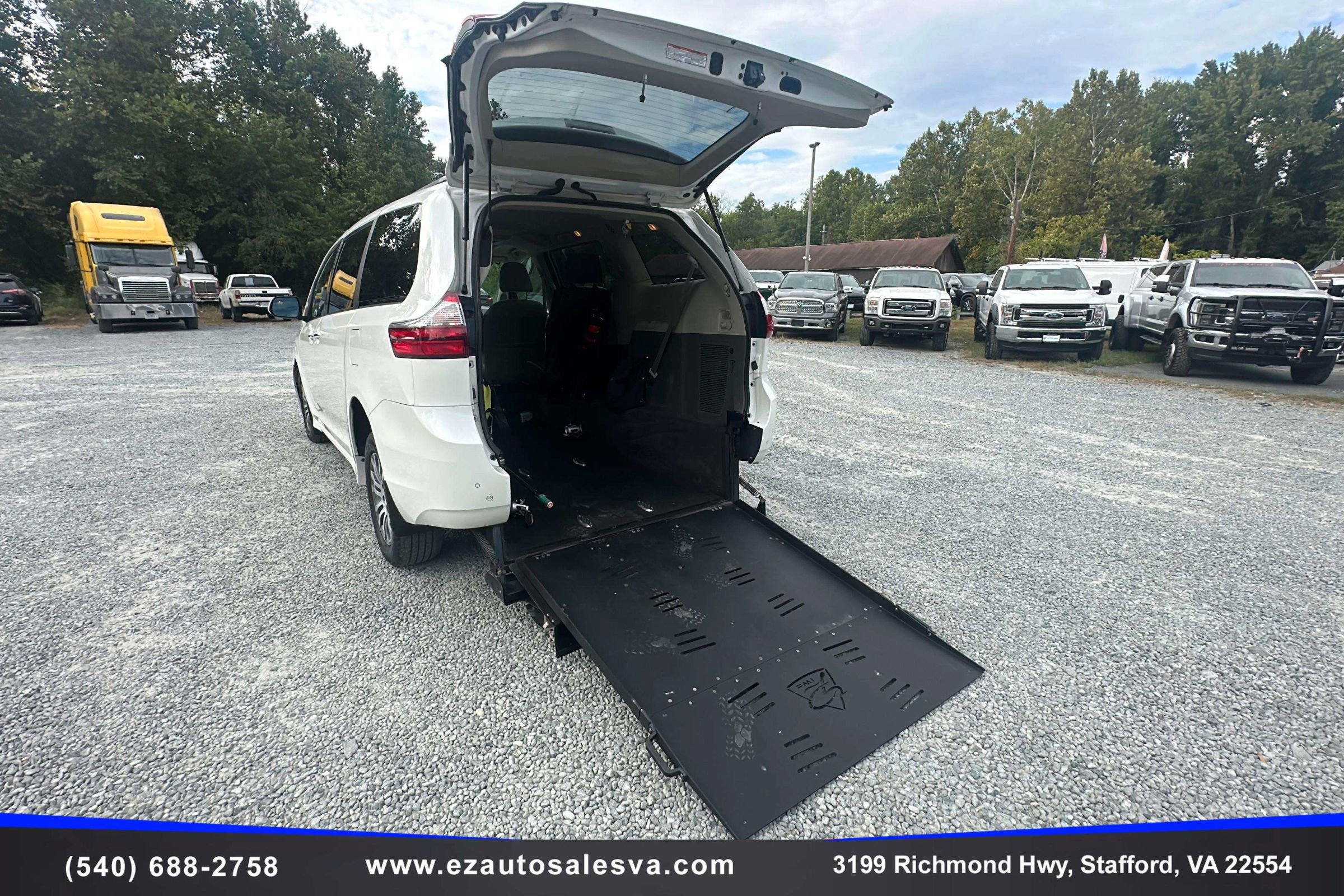 Used 2020 Toyota Sienna XLE image 13
