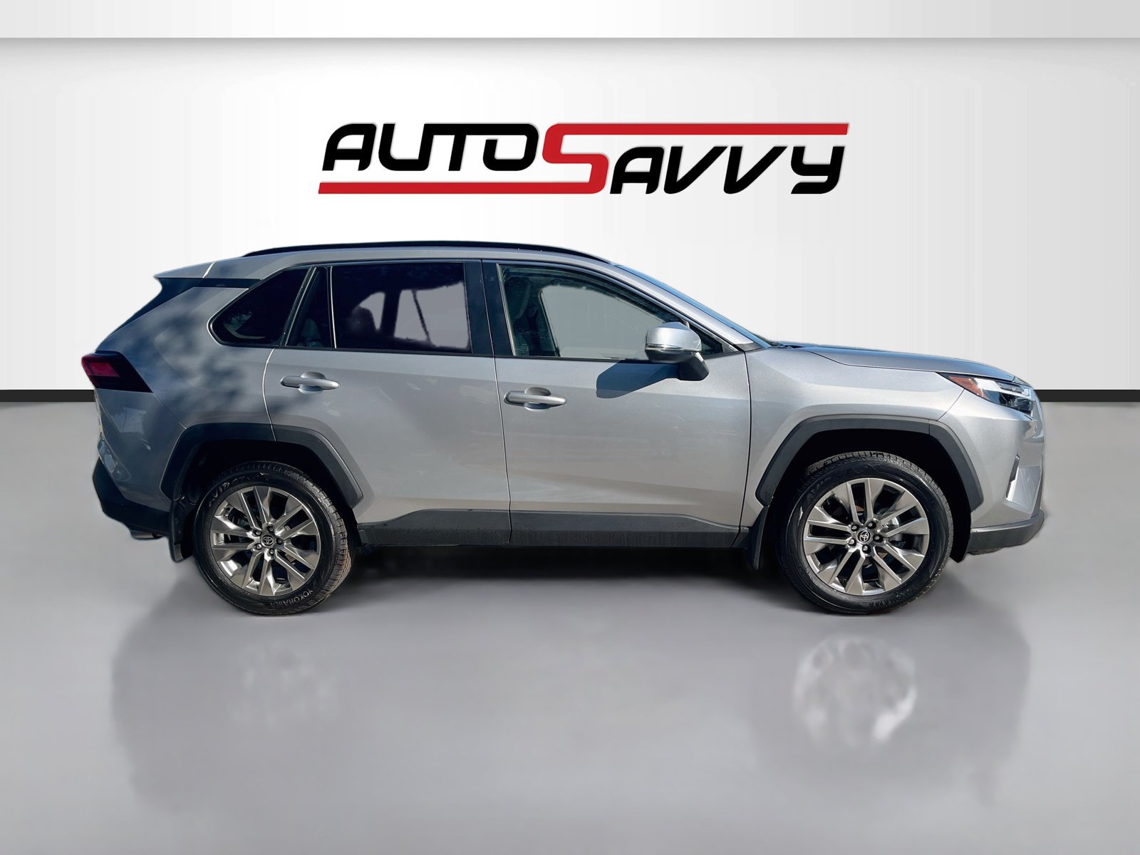 Used 2025 Toyota RAV4 XLE Premium AWD/4WD image 8