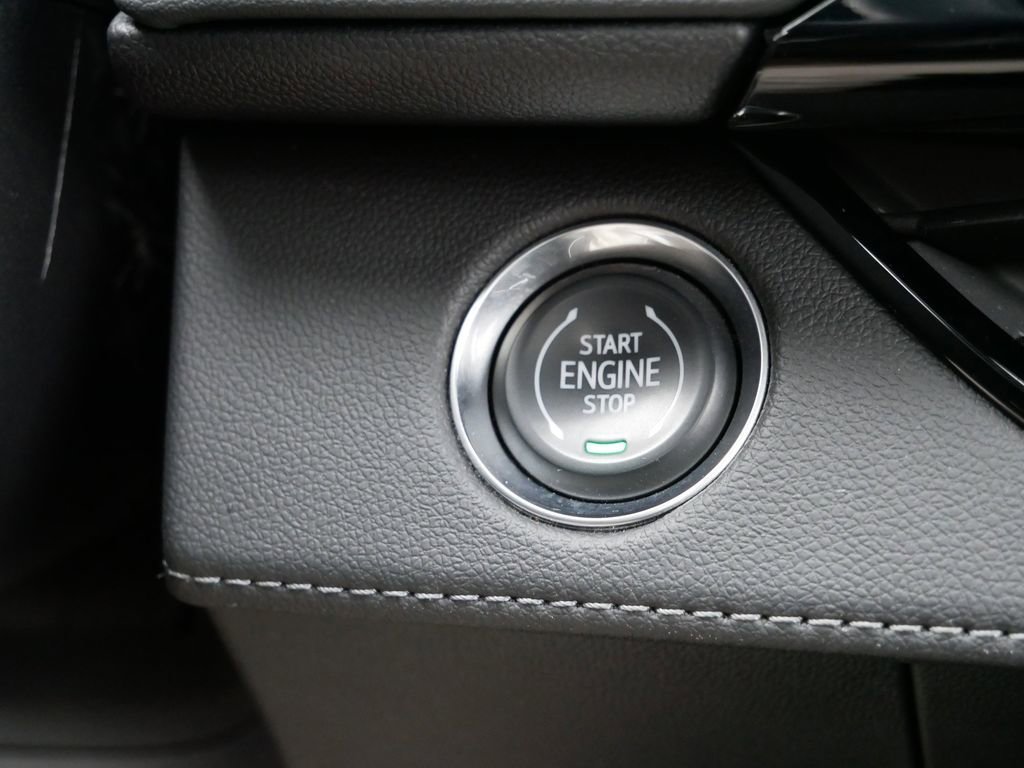 Used 2025 Buick Enclave Avenir w/ Trailering Package, 5000 lbs. image 25