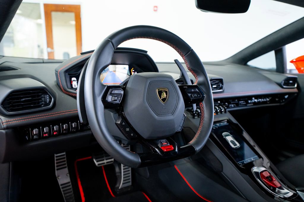Used 2021 Lamborghini Huracan EVO image 21