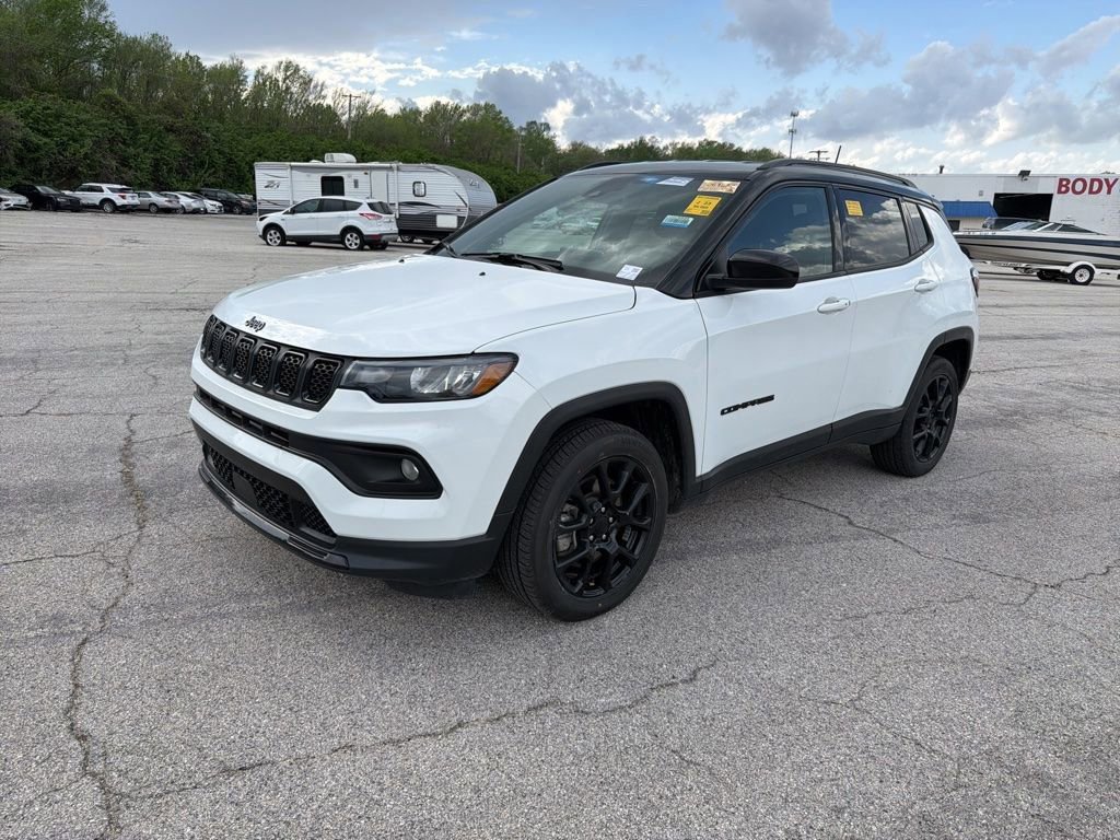 Used 2023 Jeep Compass Altitude image 1