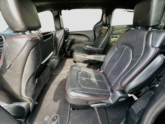 Used 2020 Chrysler Pacifica Limited FWD image 26