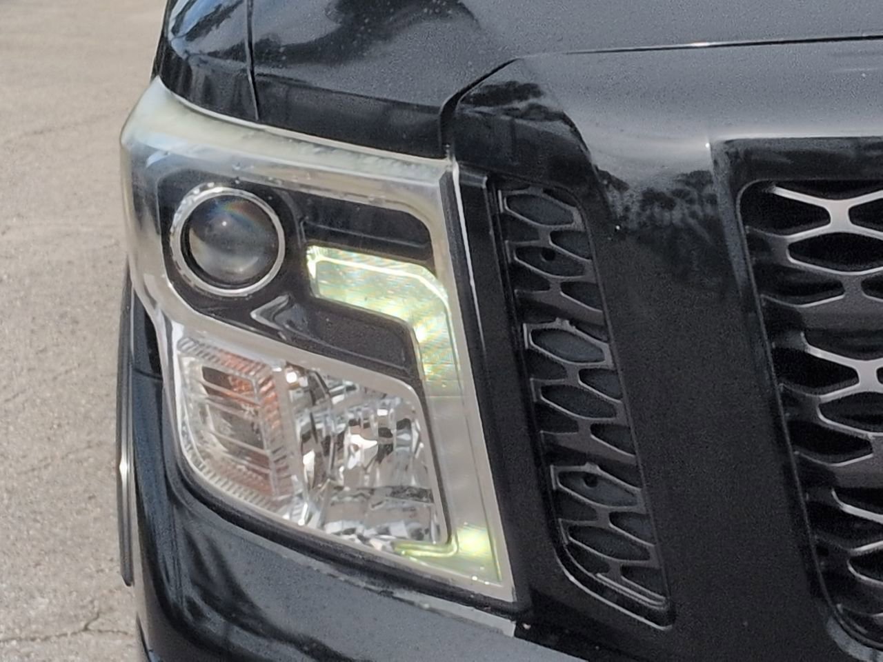 Used 2019 Nissan Titan PRO-4X w/ Pro-4x Convenience Package AWD/4WD image 9