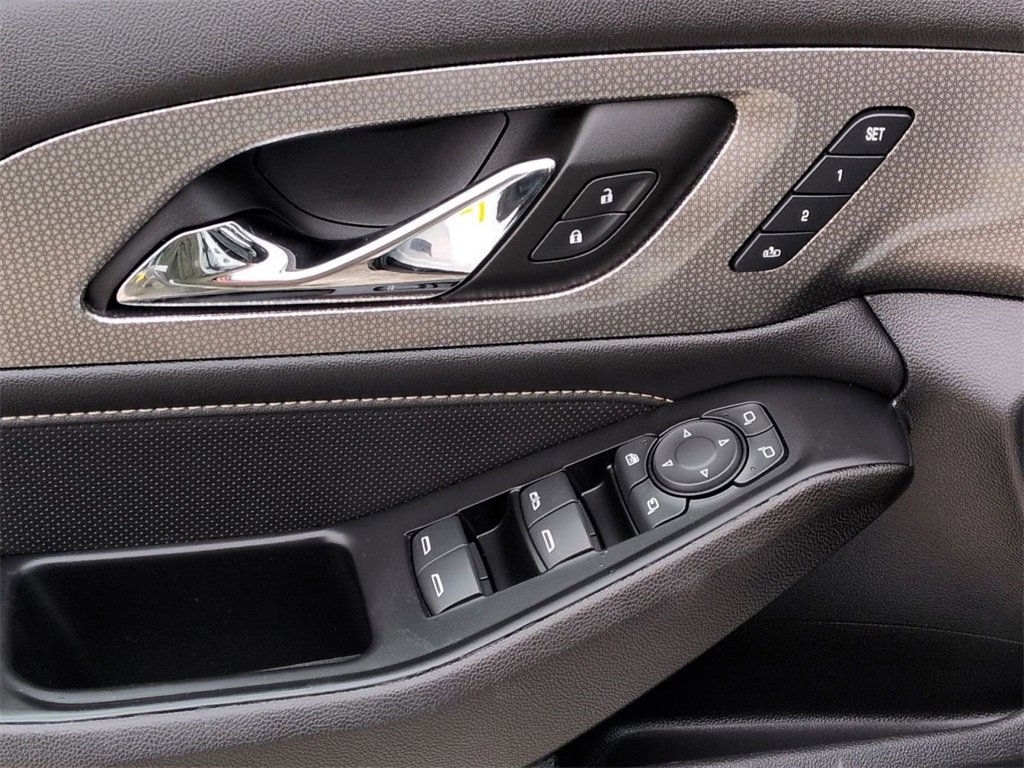 Used 2023 Chevrolet Traverse Premier w/ Redline Edition image 24