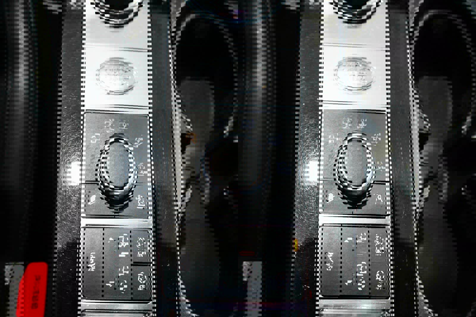 Used 2018 Land Rover Discovery HSE image 23