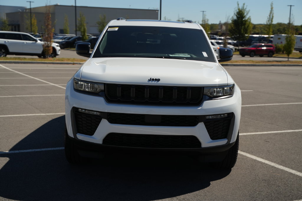 New 2027 Jeep Grand Cherokee L Limited w/ Limited Altitude Package AWD/4WD image 2