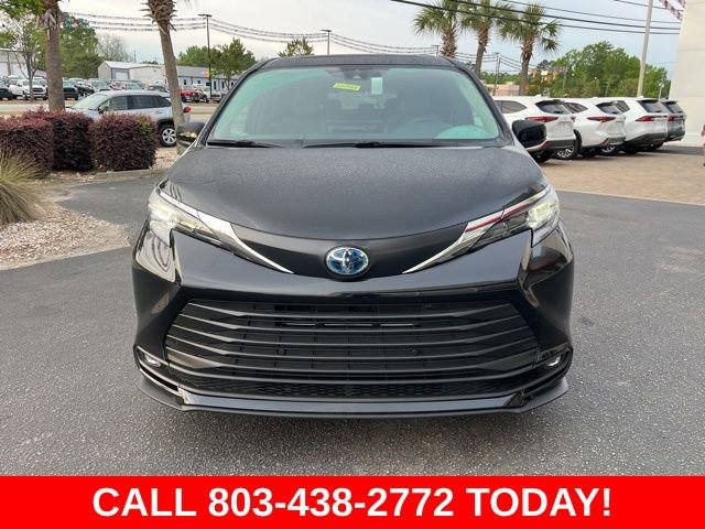 Used 2025 Toyota Sienna XLE image 34