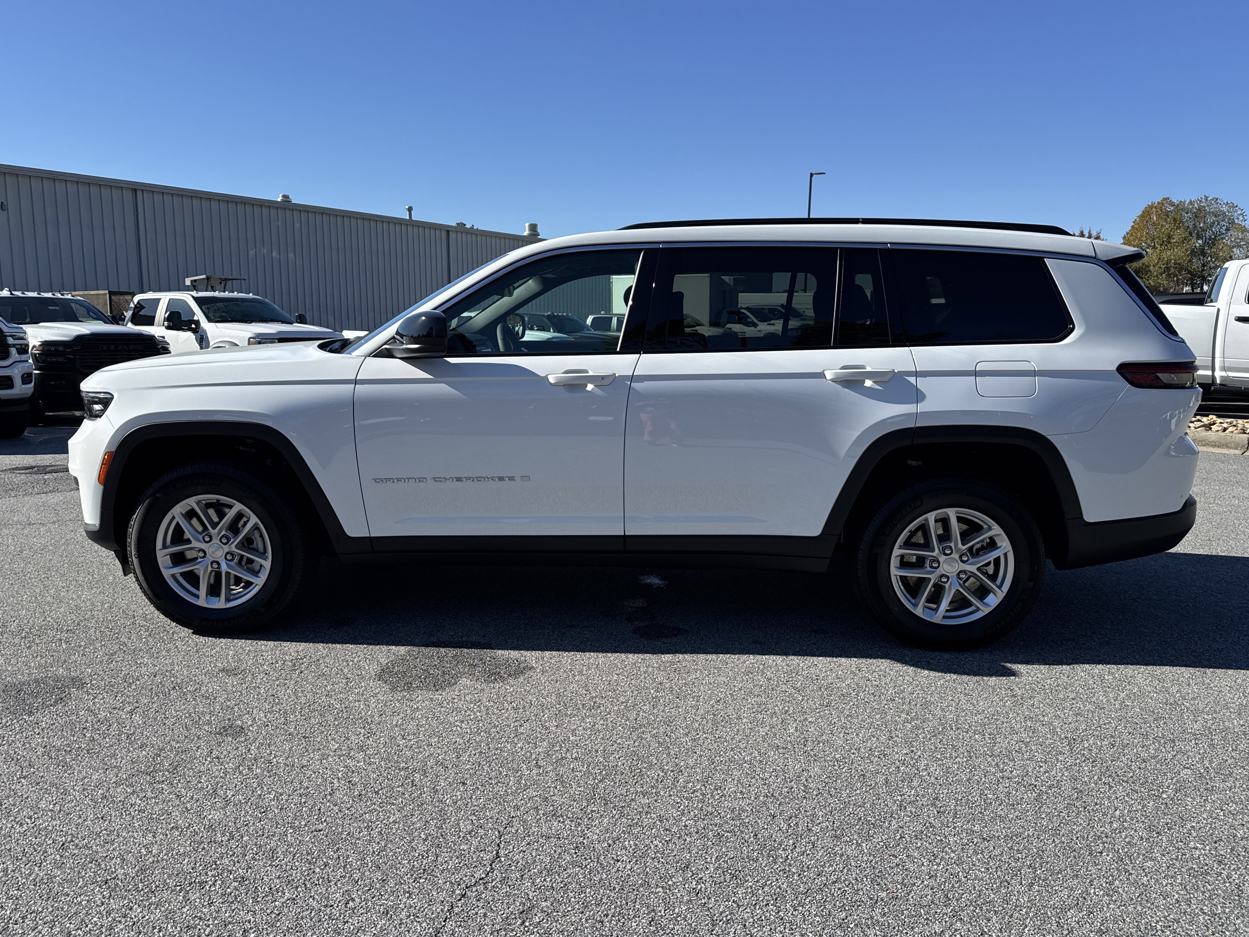 New 2025 Jeep Grand Cherokee L Laredo w/ Luxury Tech Group I image 4