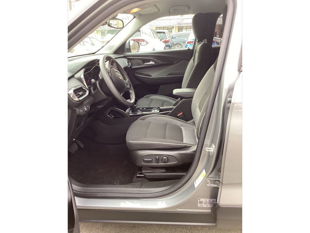 Used 2023 Chevrolet TrailBlazer LT w/ Convenience Package image 9