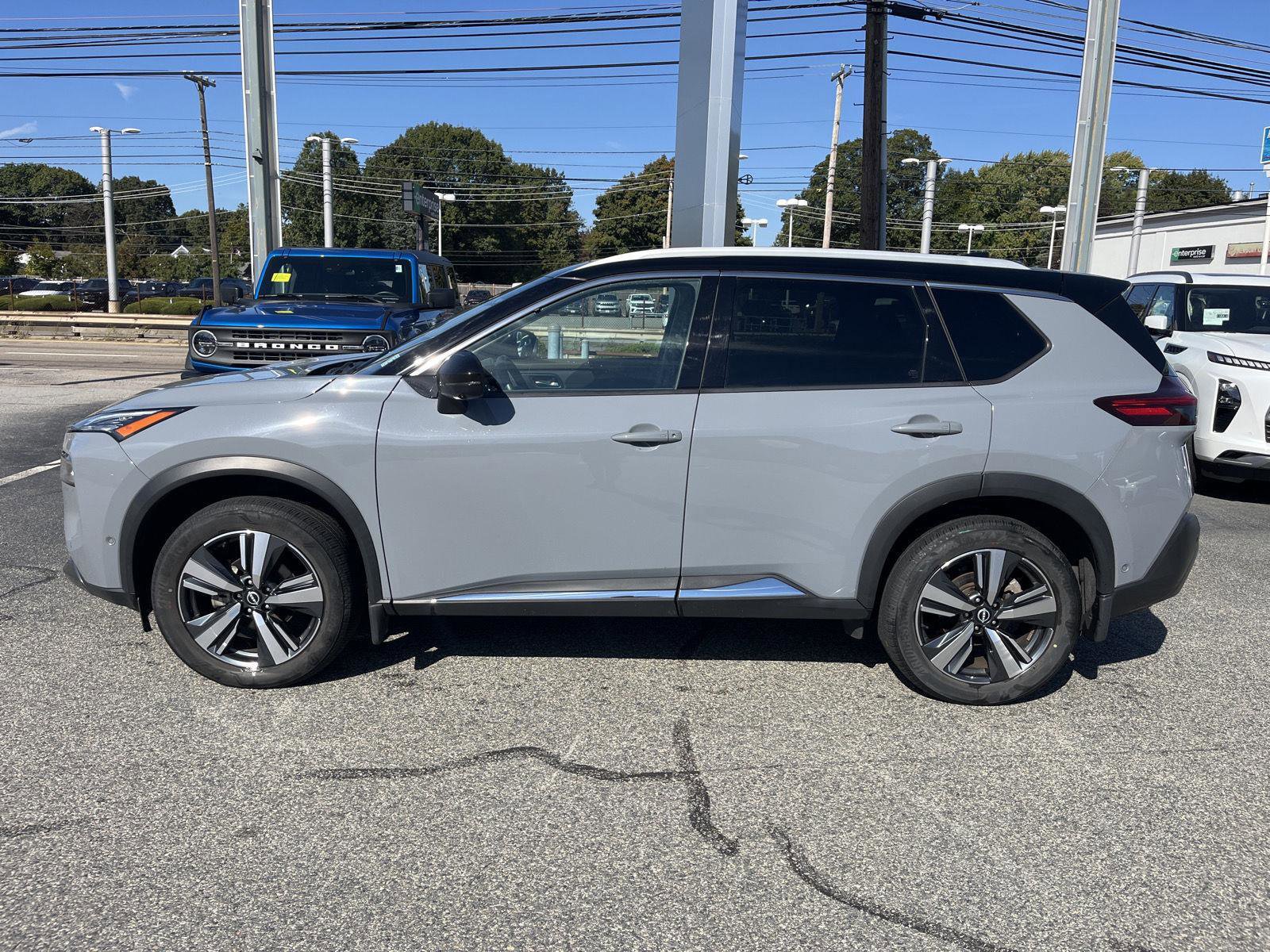 Used 2023 Nissan Rogue SL w/ SL Premium Package image 7