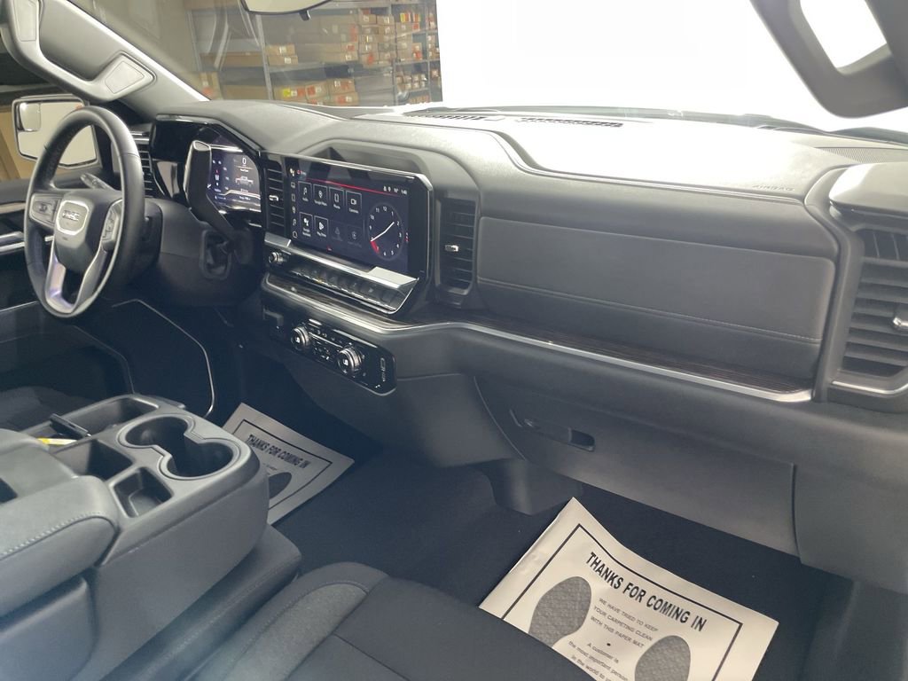 Used 2025 GMC Sierra 1500 SLE image 28