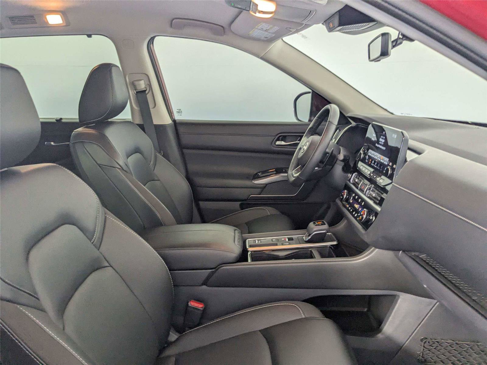 Used 2023 Nissan Pathfinder SL w/ Lighting Package (N92) image 28