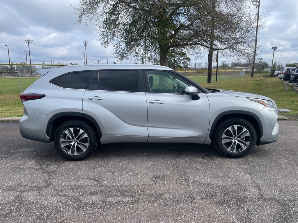 Used 2024 Toyota Highlander XLE image 7