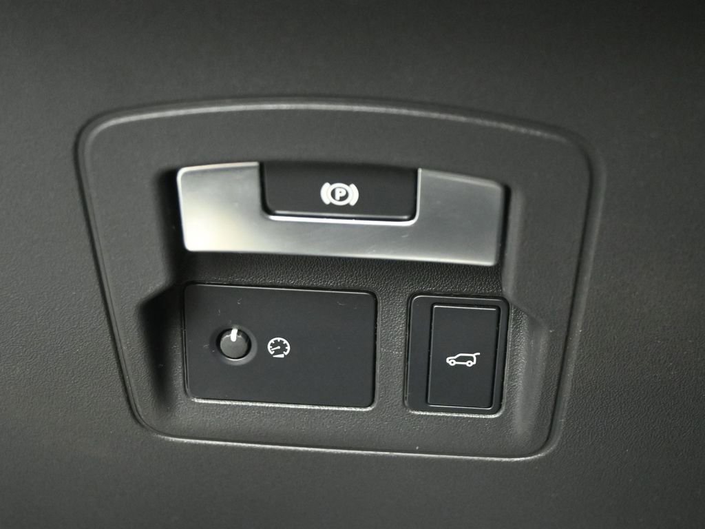 Used 2019 Land Rover Range Rover Velar S image 11