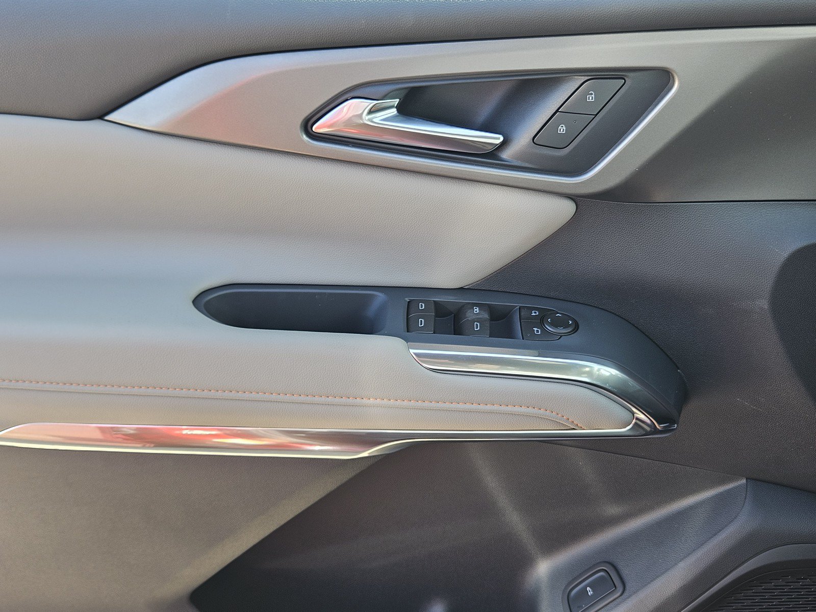 New 2027 Chevrolet Traverse LT w/ Midnight/Sport Edition FWD image 16