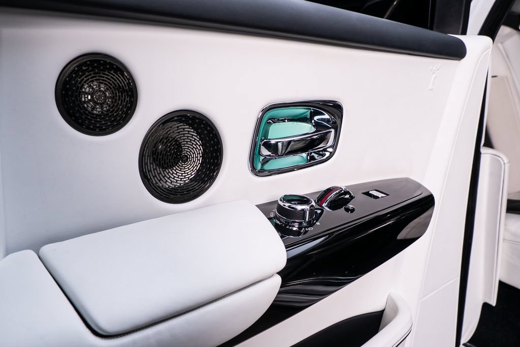 Used 2022 Rolls-Royce Phantom Sedan w/ The Phantom Package RWD image 61