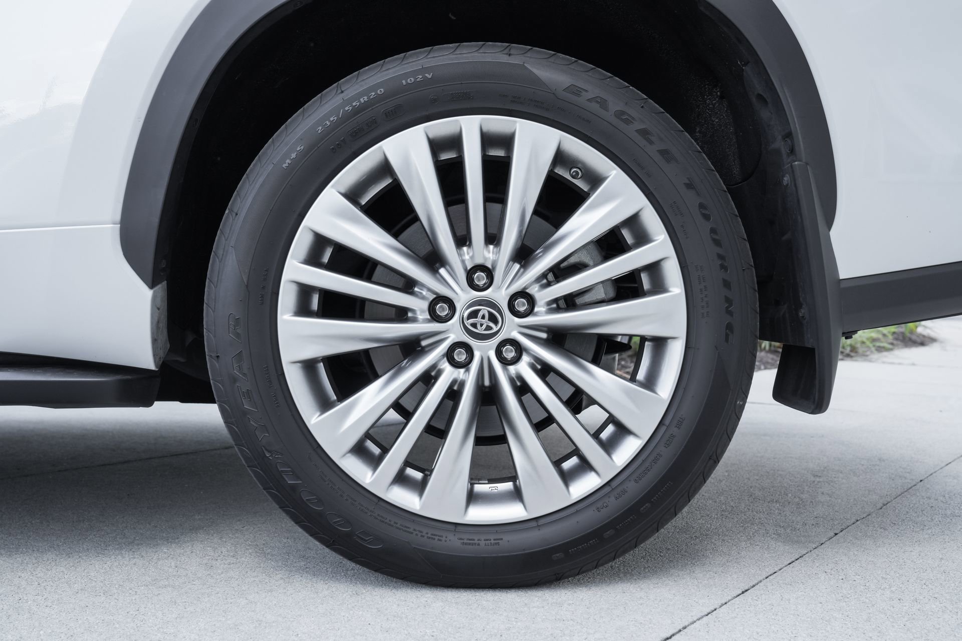 Used 2024 Toyota Highlander Platinum image 13